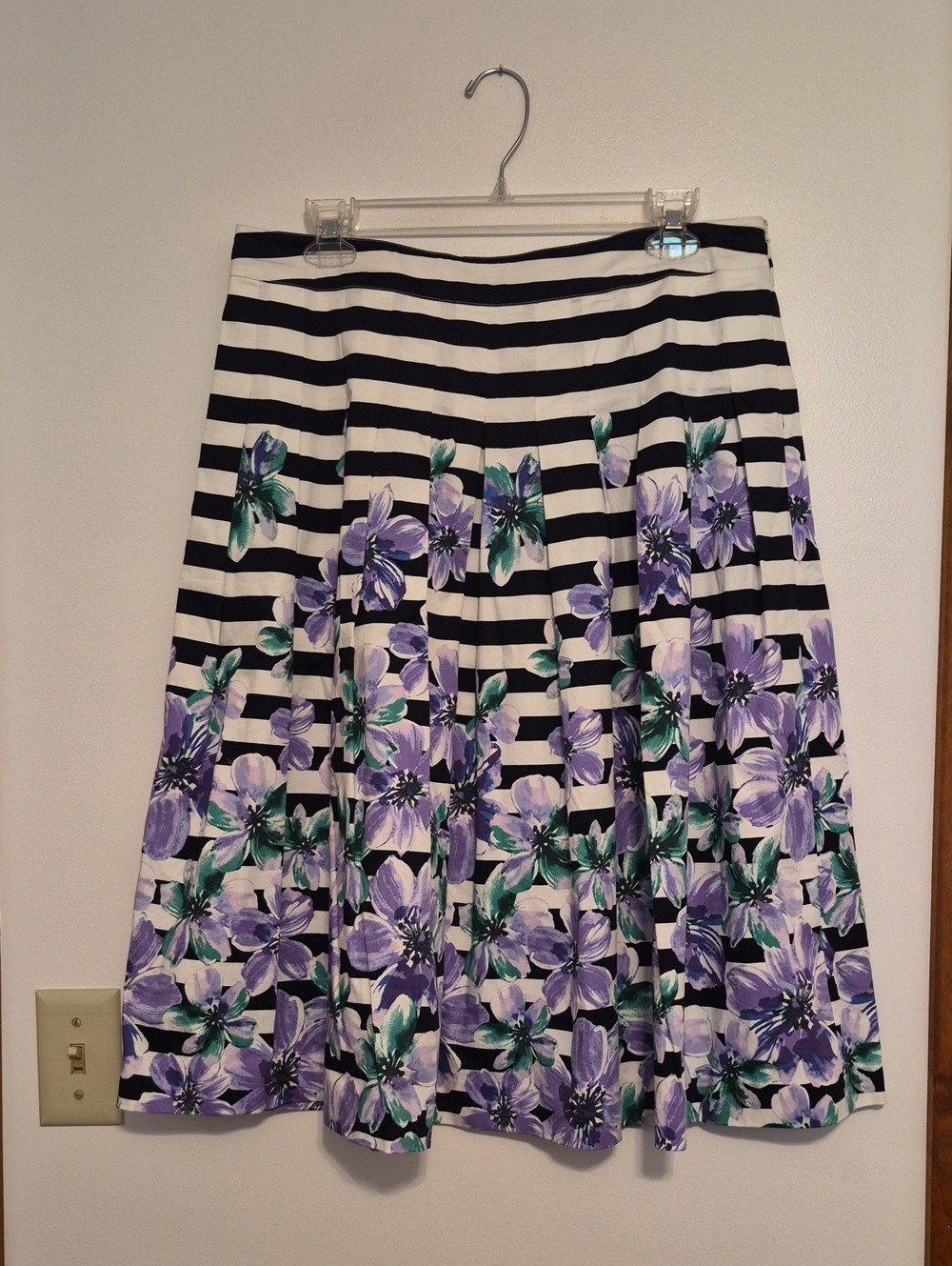 Talbot's Black & White Striped Floral Pleated Skirt - Purple Floral SZ 10